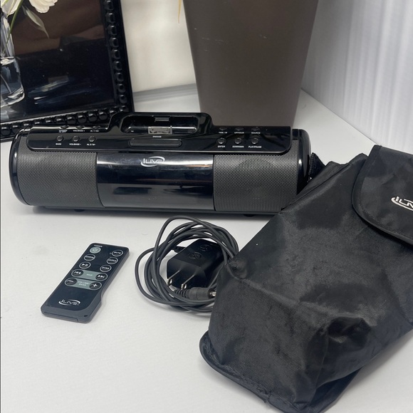 Black and Gray iPod/iPhone player 📱